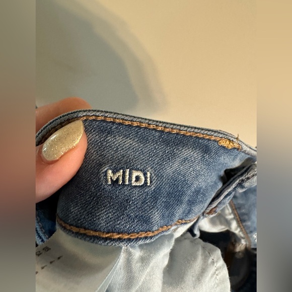 🚫sold🚫American Eagle Midi Super Super Stretch Distressed Short - Picture 5 of 6